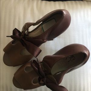 MRKT High Heel Brownish Taupe Platform size 8 new